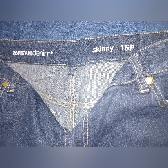 Avenue venue straight leg jeans - Picture 3 of 3